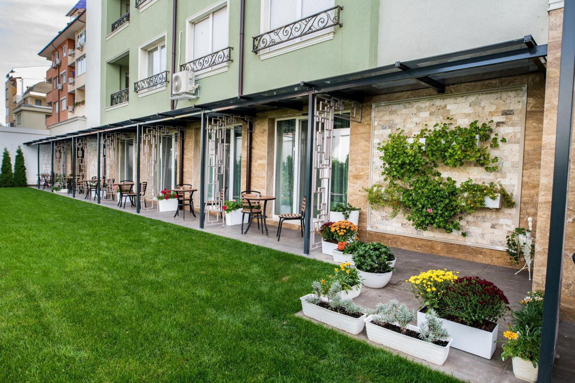 Arletti Hotel Ruse Exterior photo